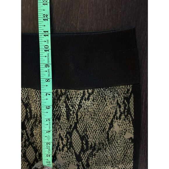 Fabletics High-Rise Snake Print Cropped Leggings Size M - Picture 4 of 6
